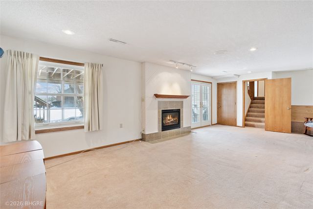 4325 98th Street, Urbandale, IA 50322