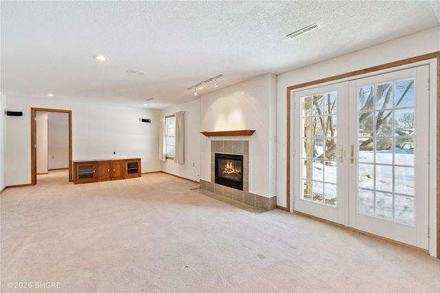 4325 98th Street, Urbandale, IA 50322