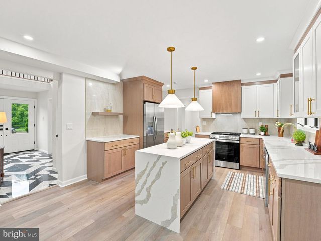 6 ASHBROOKE DR, Voorhees, NJ 08043