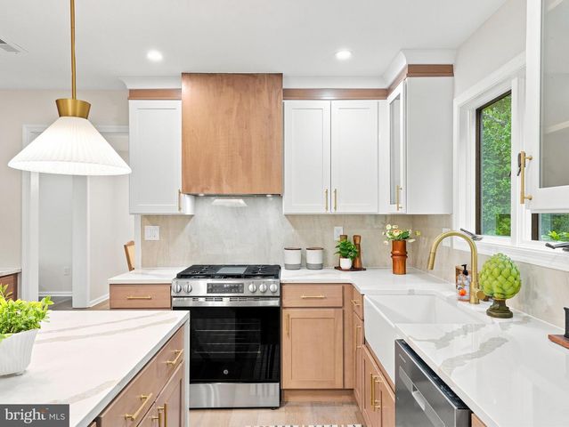 6 ASHBROOKE DR, Voorhees, NJ 08043