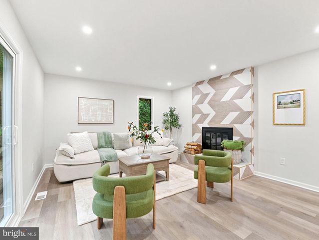 6 ASHBROOKE DR, Voorhees, NJ 08043