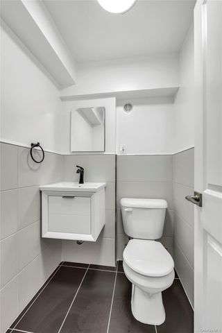 99-32 66th Road 7G, Rego Park, NY 11374