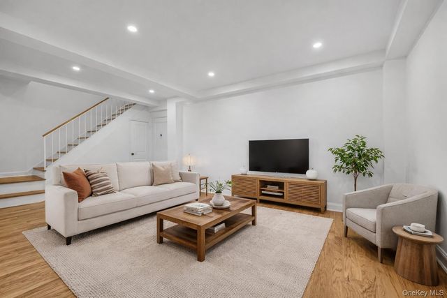 99-32 66th Road 7G, Rego Park, NY 11374