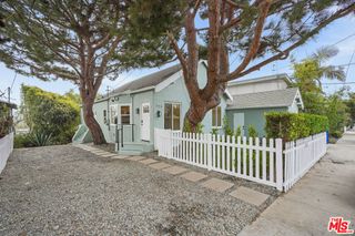726 Pier Avenue B, Santa Monica, CA 90405