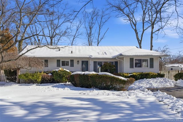 25 Rogers Lane, Smithtown, NY 11787