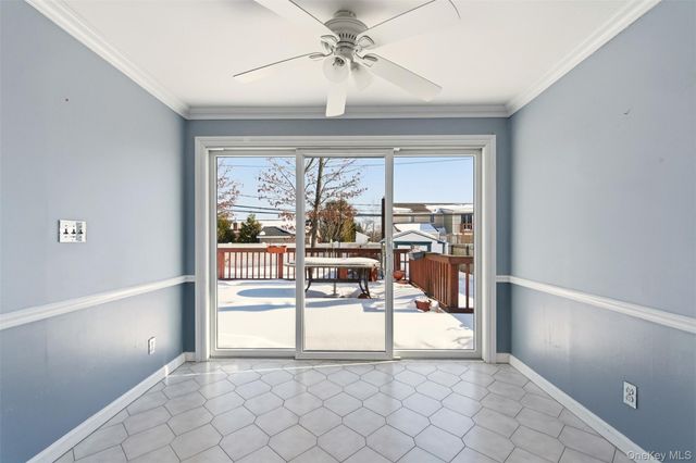 25 Rogers Lane, Smithtown, NY 11787