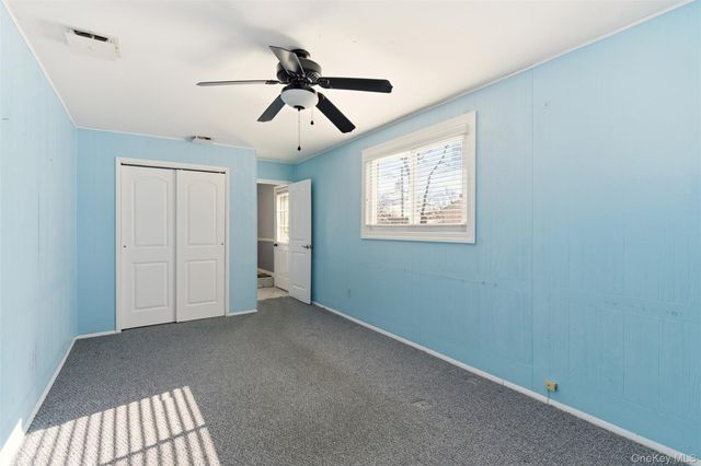 25 Rogers Lane, Smithtown, NY 11787