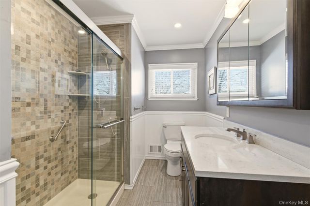 25 Rogers Lane, Smithtown, NY 11787