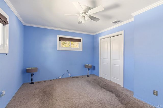 25 Rogers Lane, Smithtown, NY 11787