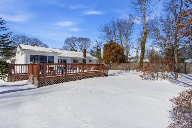 25 Rogers Lane, Smithtown, NY 11787