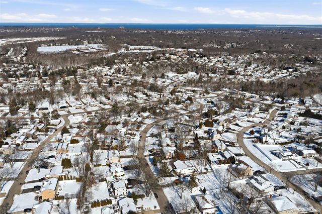 25 Rogers Lane, Smithtown, NY 11787