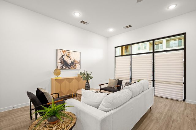 4901 Springdale RD 101, Austin, TX 78723