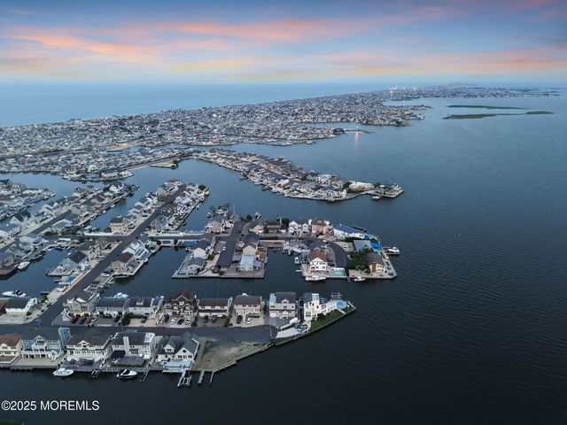 359 Naples Court, Lavallette, NJ 08735