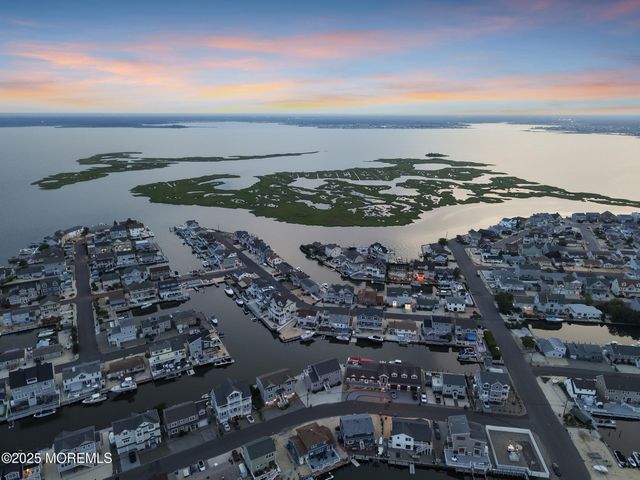 359 Naples Court, Lavallette, NJ 08735