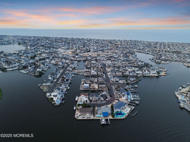 359 Naples Court, Lavallette, NJ 08735