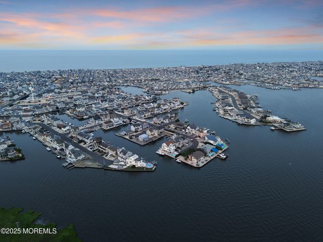 359 Naples Court, Lavallette, NJ 08735