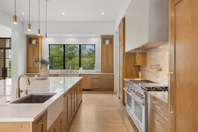 770 S Weyand Road, Round Top, TX 78954