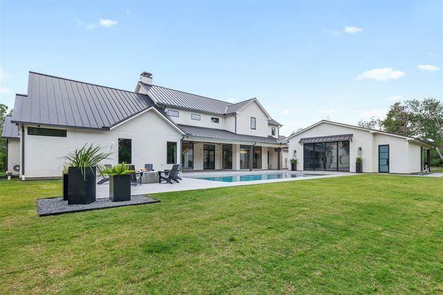 770 S Weyand Road, Round Top, TX 78954