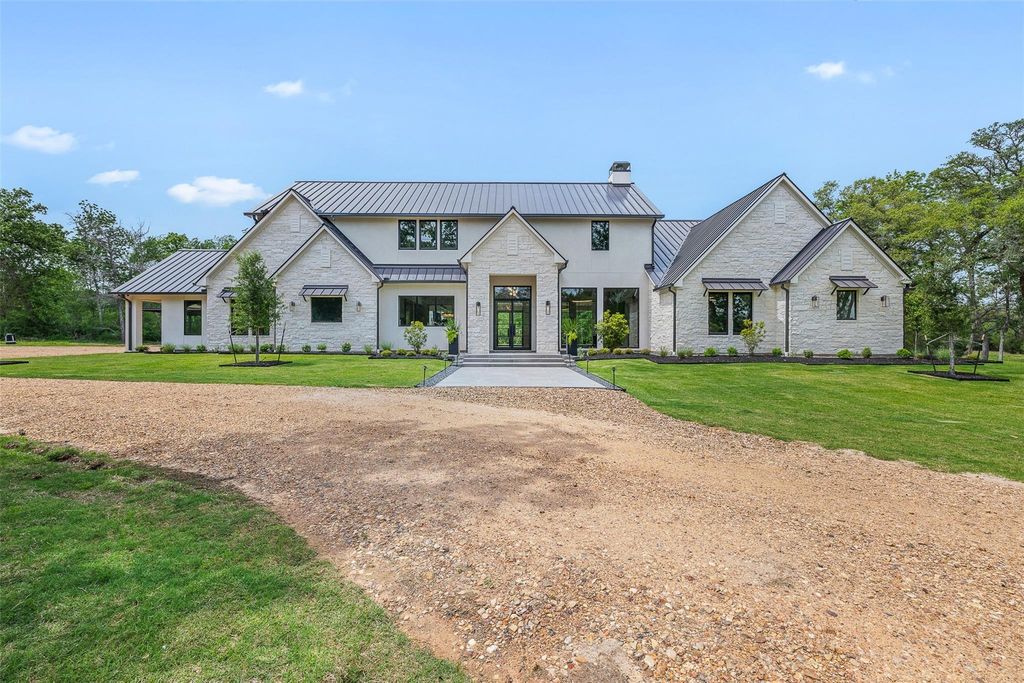 770 S Weyand Road, Round Top, TX 78954
