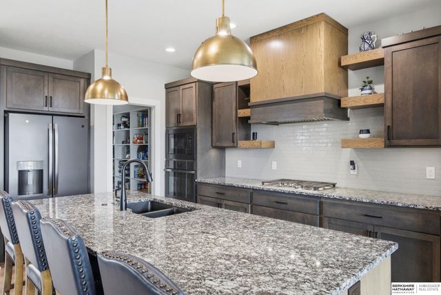 20612 Ellison Avenue, Elkhorn, NE 68022