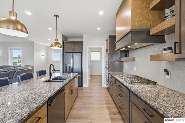 20612 Ellison Avenue, Elkhorn, NE 68022