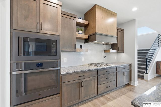 20612 Ellison Avenue, Elkhorn, NE 68022