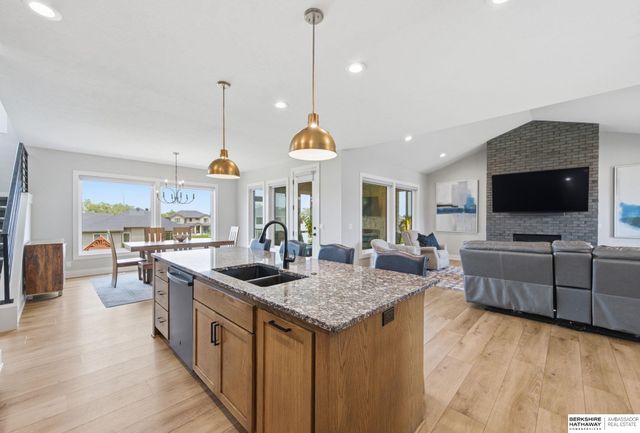 20612 Ellison Avenue, Elkhorn, NE 68022