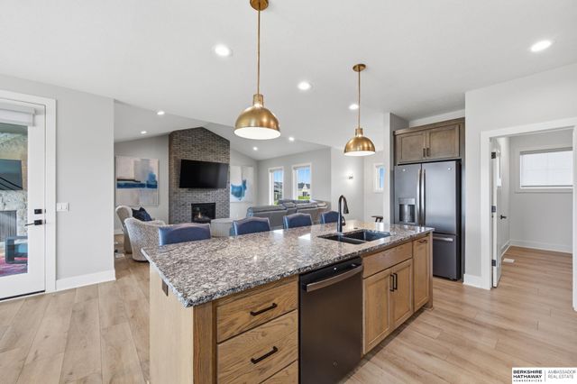 20612 Ellison Avenue, Elkhorn, NE 68022