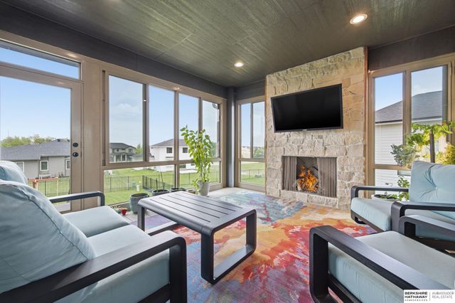 20612 Ellison Avenue, Elkhorn, NE 68022