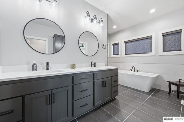 20612 Ellison Avenue, Elkhorn, NE 68022