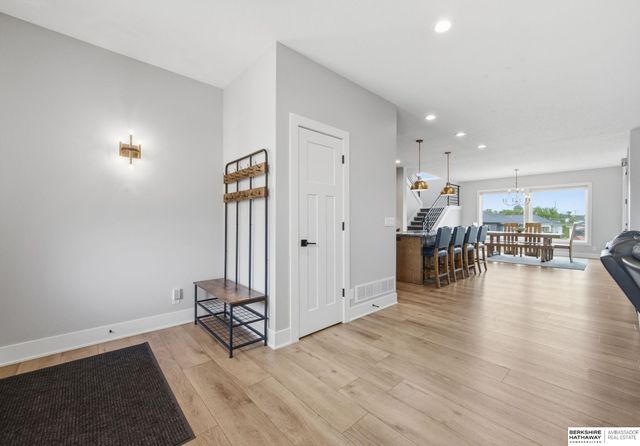 20612 Ellison Avenue, Elkhorn, NE 68022