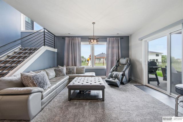 20612 Ellison Avenue, Elkhorn, NE 68022
