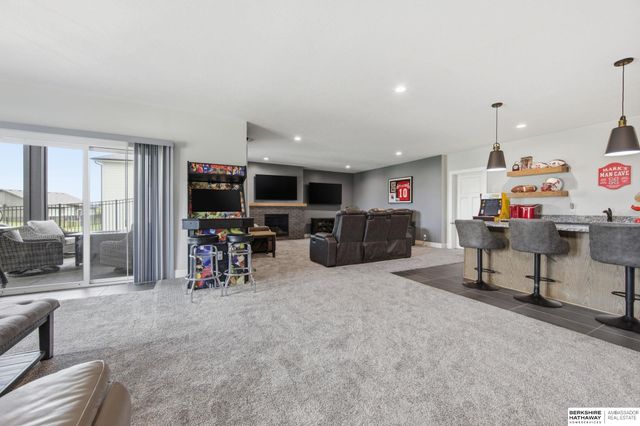 20612 Ellison Avenue, Elkhorn, NE 68022