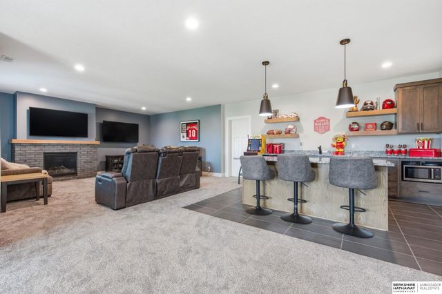 20612 Ellison Avenue, Elkhorn, NE 68022