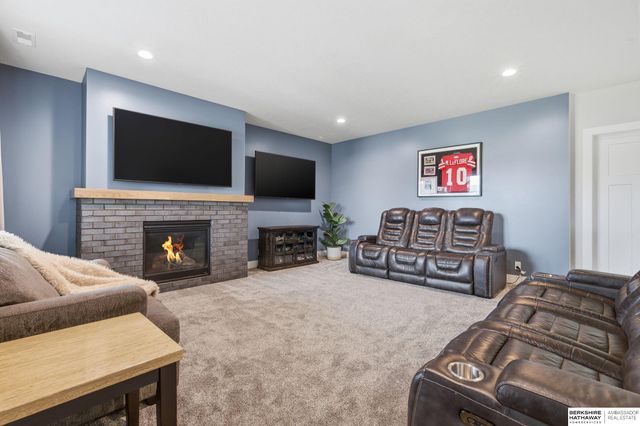 20612 Ellison Avenue, Elkhorn, NE 68022