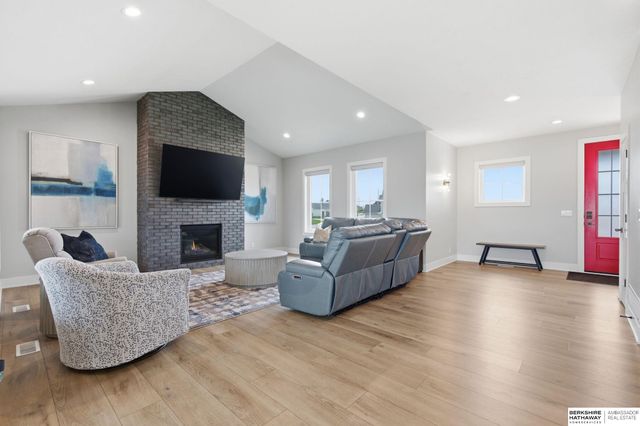 20612 Ellison Avenue, Elkhorn, NE 68022