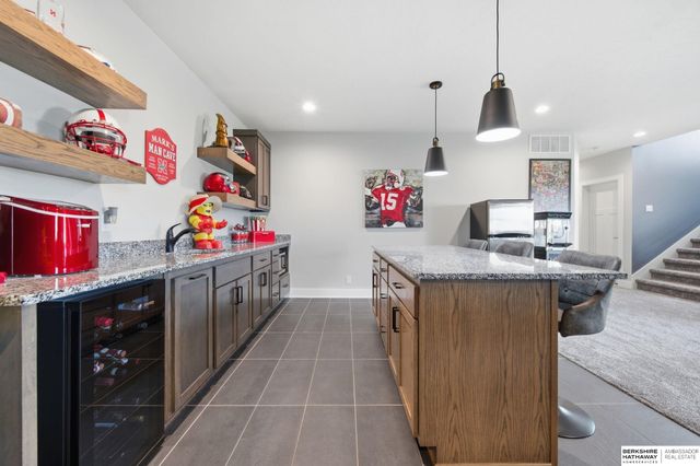 20612 Ellison Avenue, Elkhorn, NE 68022