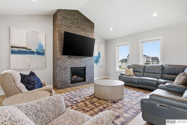 20612 Ellison Avenue, Elkhorn, NE 68022