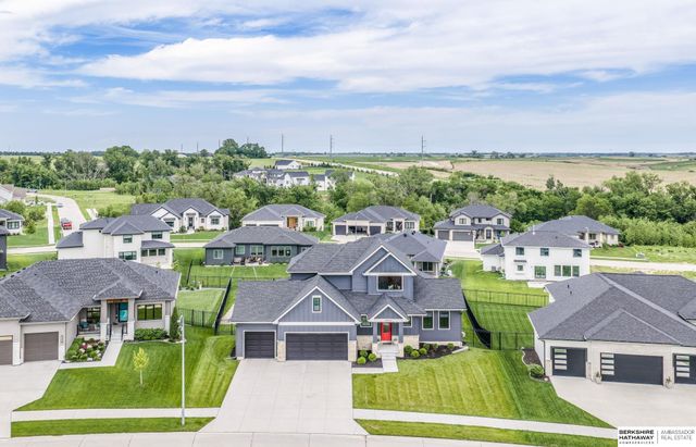 20612 Ellison Avenue, Elkhorn, NE 68022