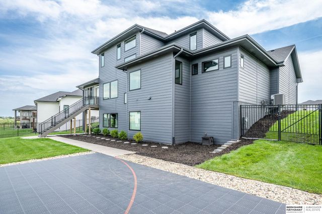 20612 Ellison Avenue, Elkhorn, NE 68022