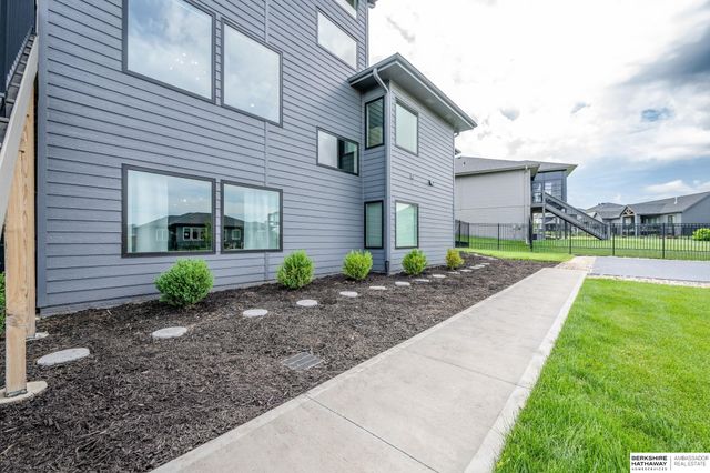 20612 Ellison Avenue, Elkhorn, NE 68022