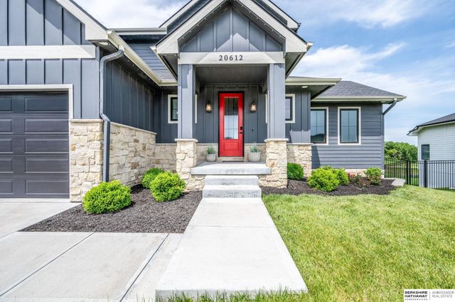 20612 Ellison Avenue, Elkhorn, NE 68022