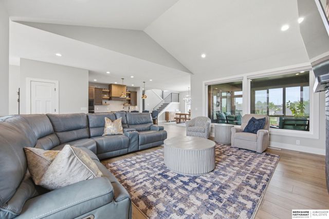 20612 Ellison Avenue, Elkhorn, NE 68022