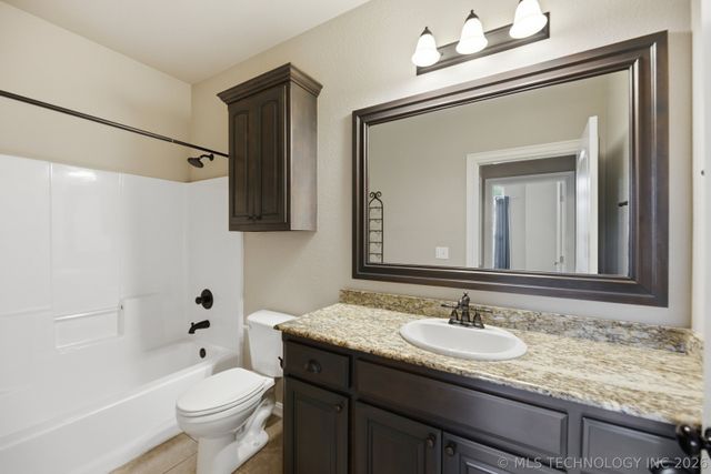 11016 E 83rd Place, Tulsa, OK 74133