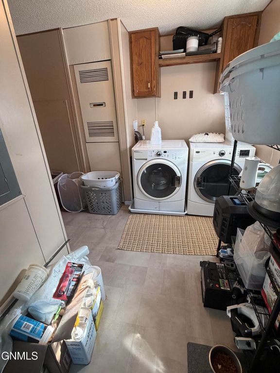 210 Holiday Park, Jamestown, ND 58401 photo 10