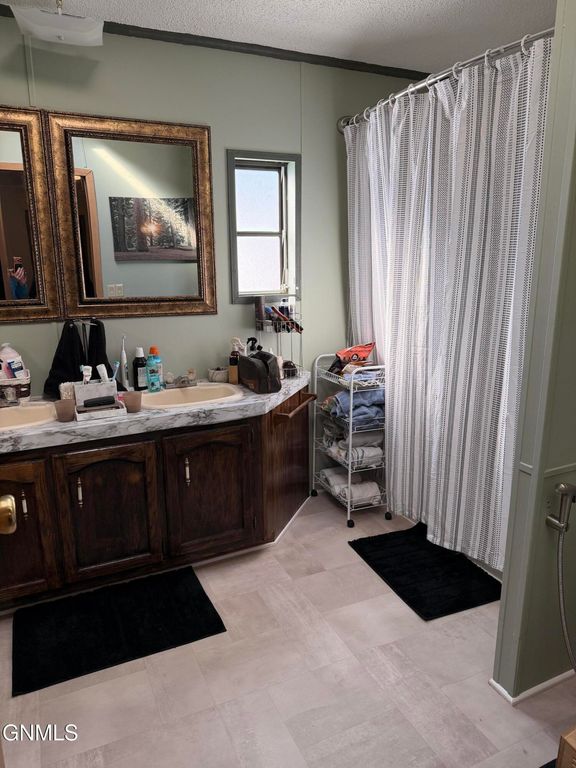 210 Holiday Park, Jamestown, ND 58401 photo 15