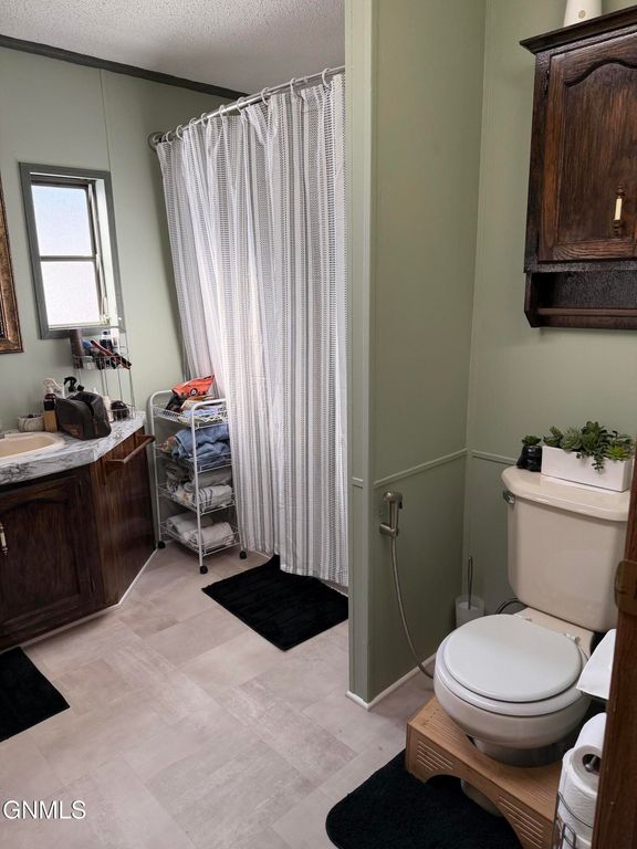 210 Holiday Park, Jamestown, ND 58401 photo 16