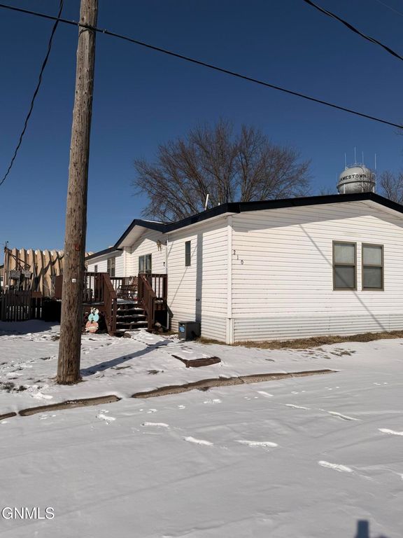 210 Holiday Park, Jamestown, ND 58401 photo 3