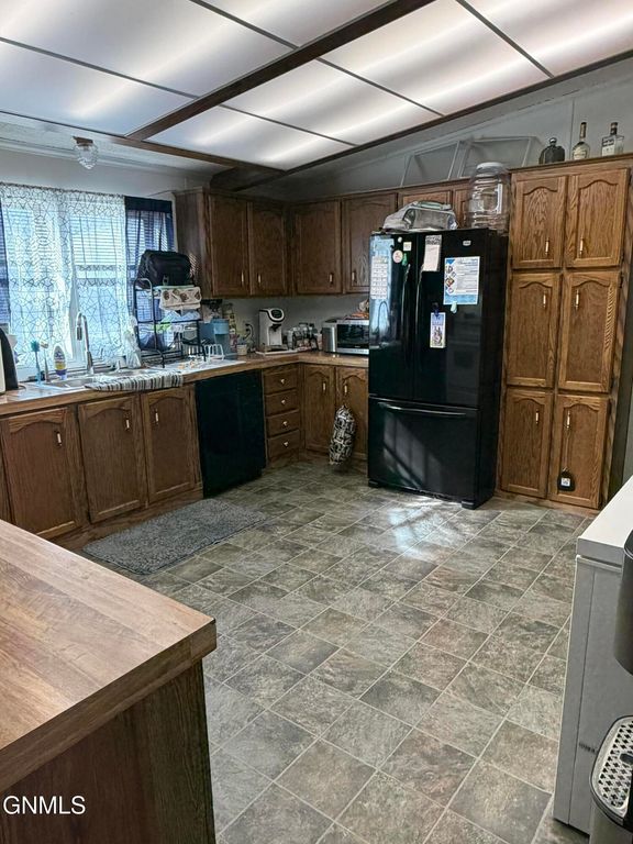 210 Holiday Park, Jamestown, ND 58401 photo 7