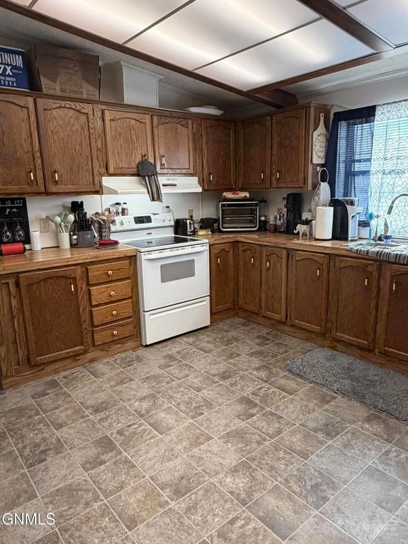 210 Holiday Park, Jamestown, ND 58401 photo 8